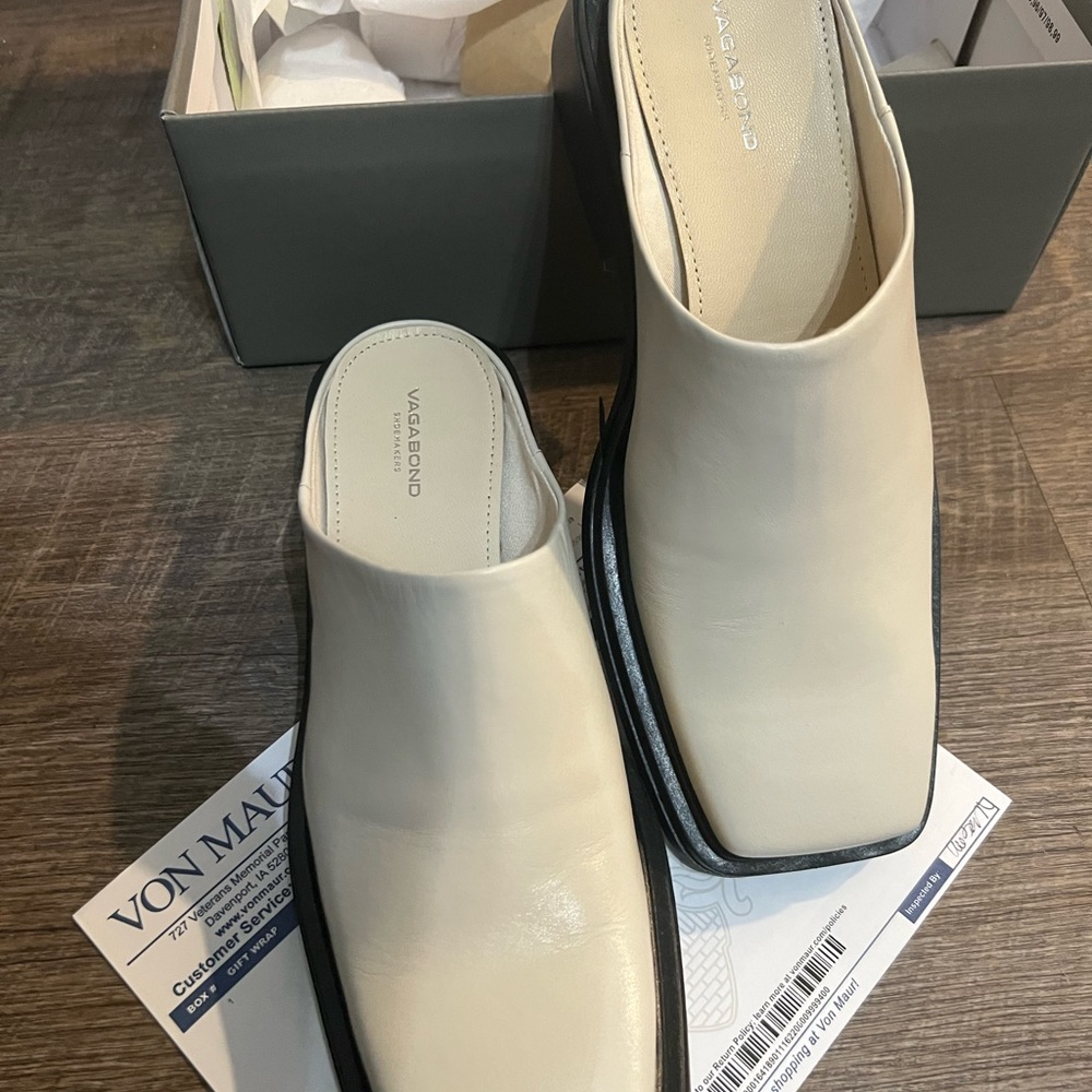 brand new vagabond eyra mules in color off white